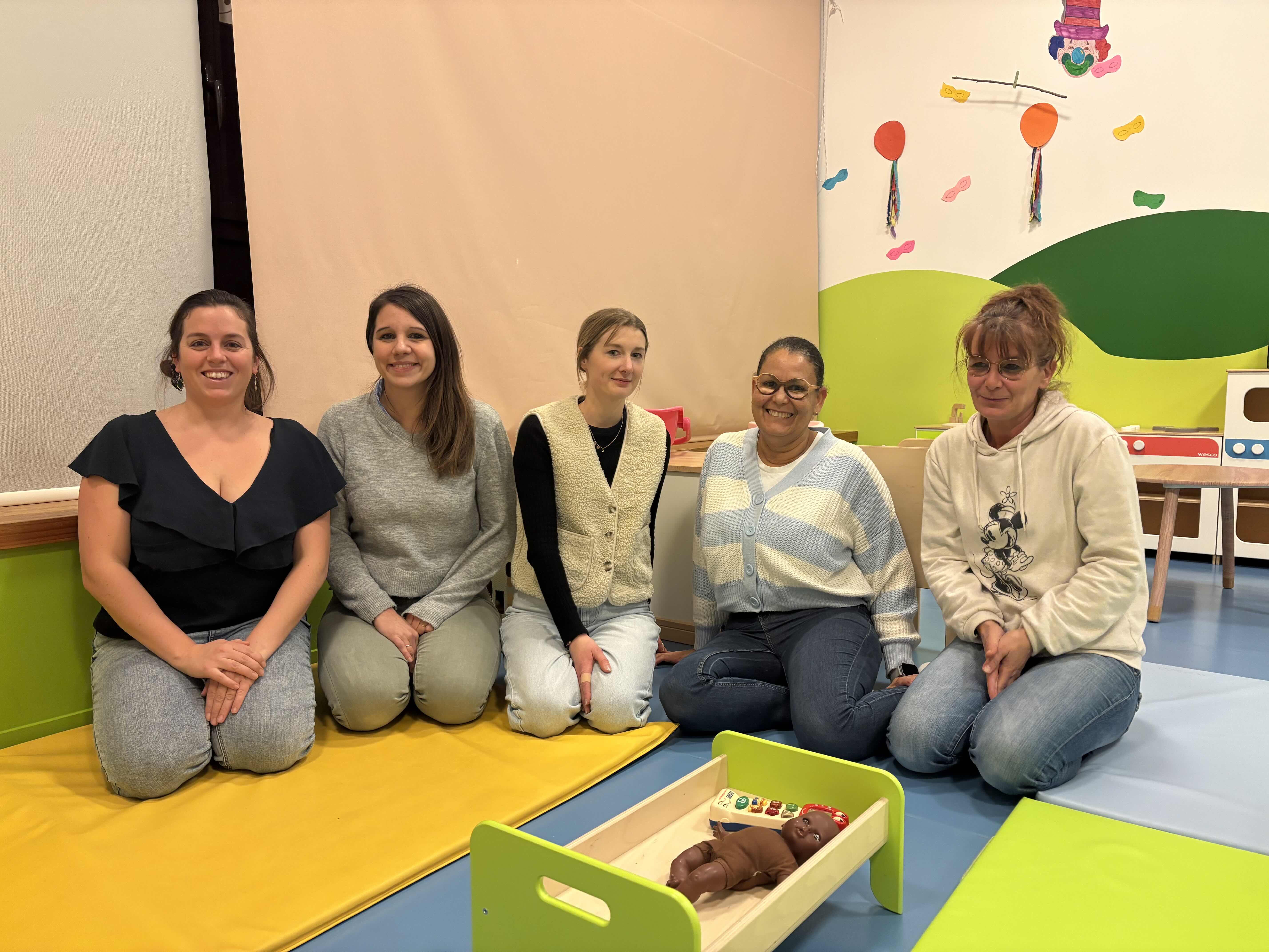 Equipe de la crèche de Saint-Loup 69490